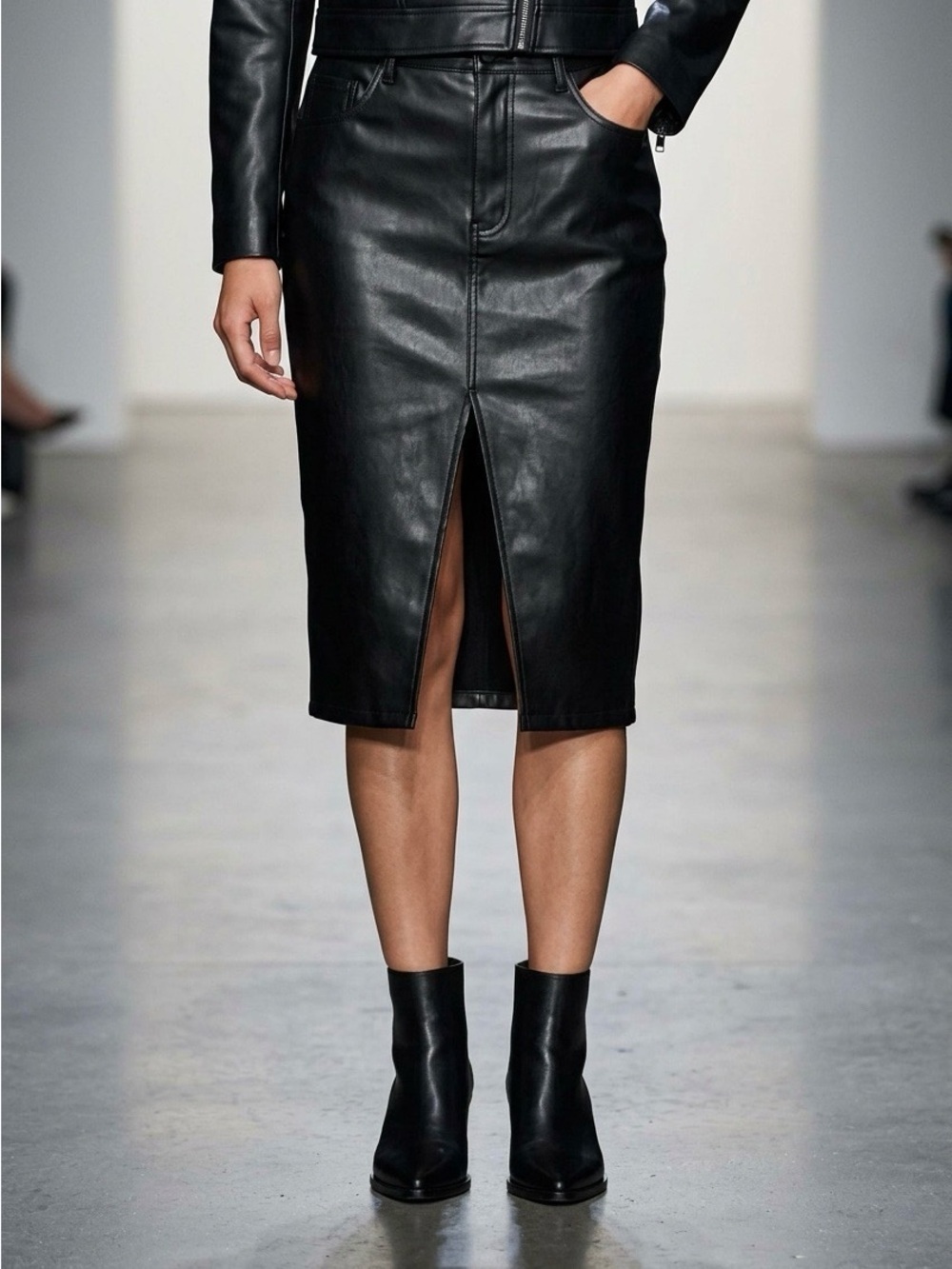 2272 - Abercrombie & Fitch Black Faux Leather Midi Skirt